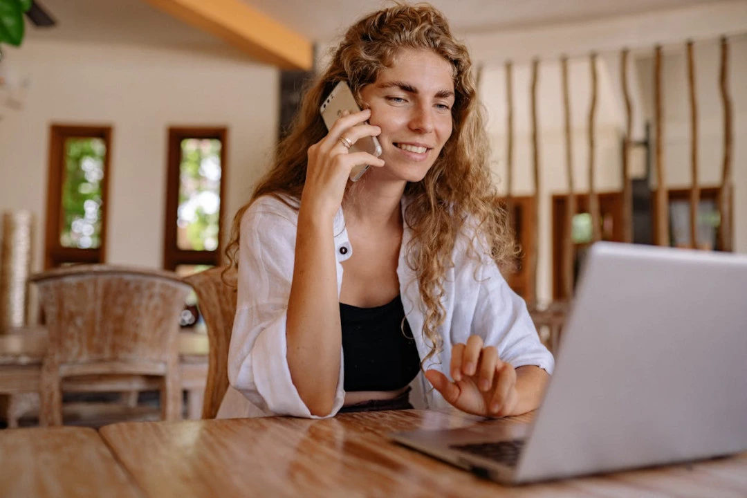 telefonos-sms-csalasok-biztositok-neveben